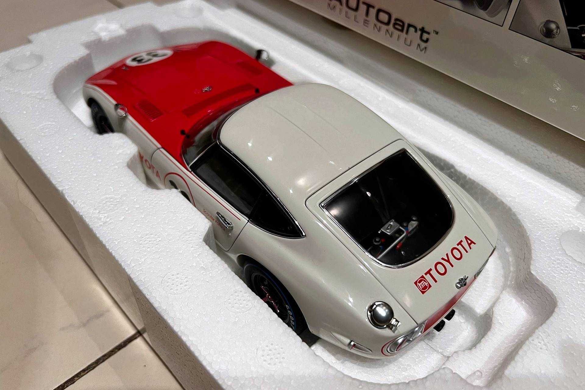 Model 1:18 AUTOart TOYOTA 2000 GT SCCA 1968 #33