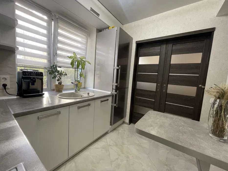 Продам 2-кімн. Машинобудівна вул. 24, 46 м.кв
