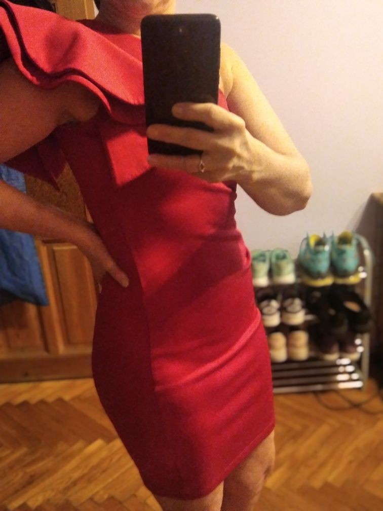 Fantazyjna czerwona sukienka