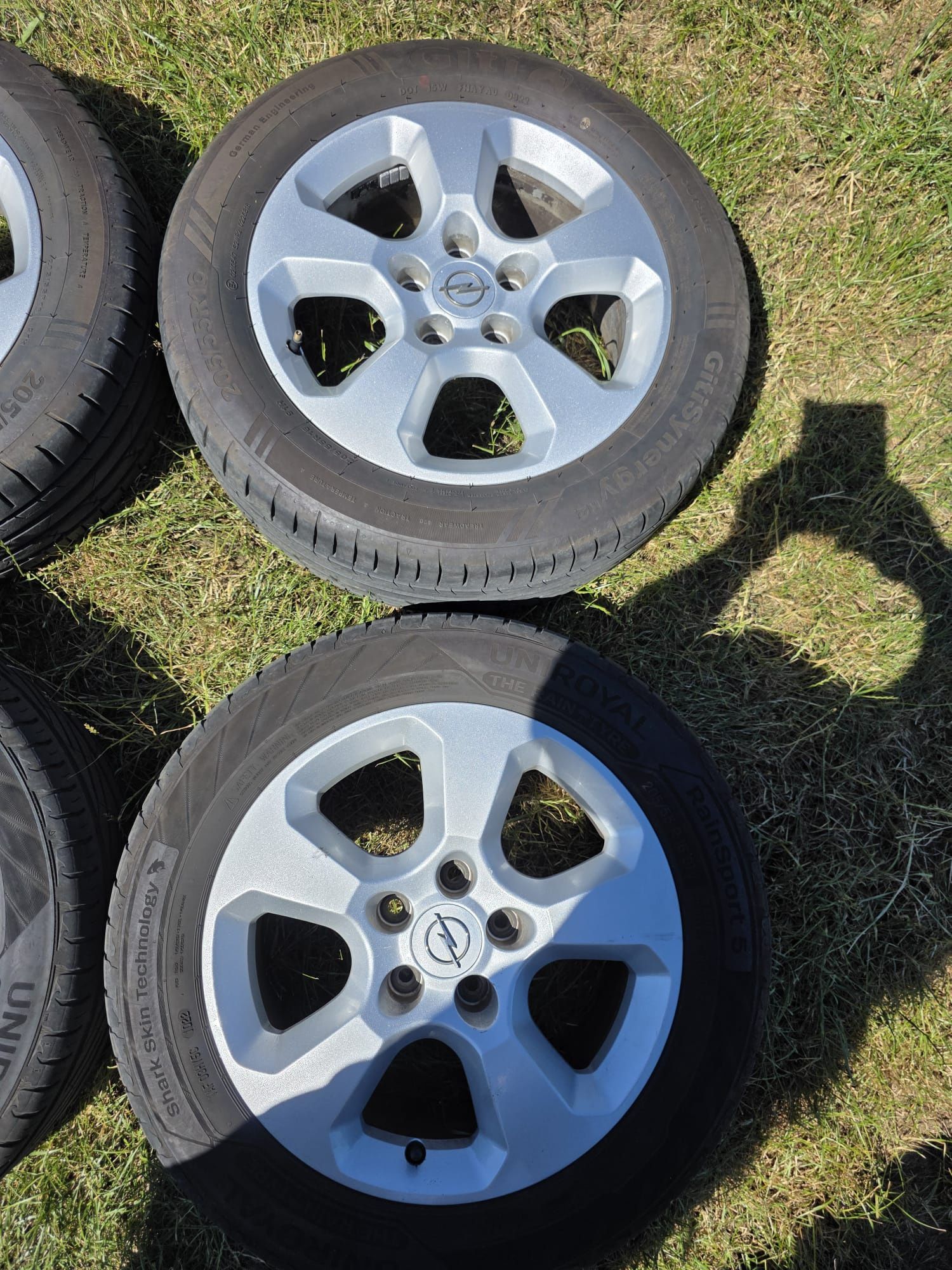 Kola 16. 5x110 Et 37. Otwor cen. 65mm. 6.5 j. Opony 22 rok