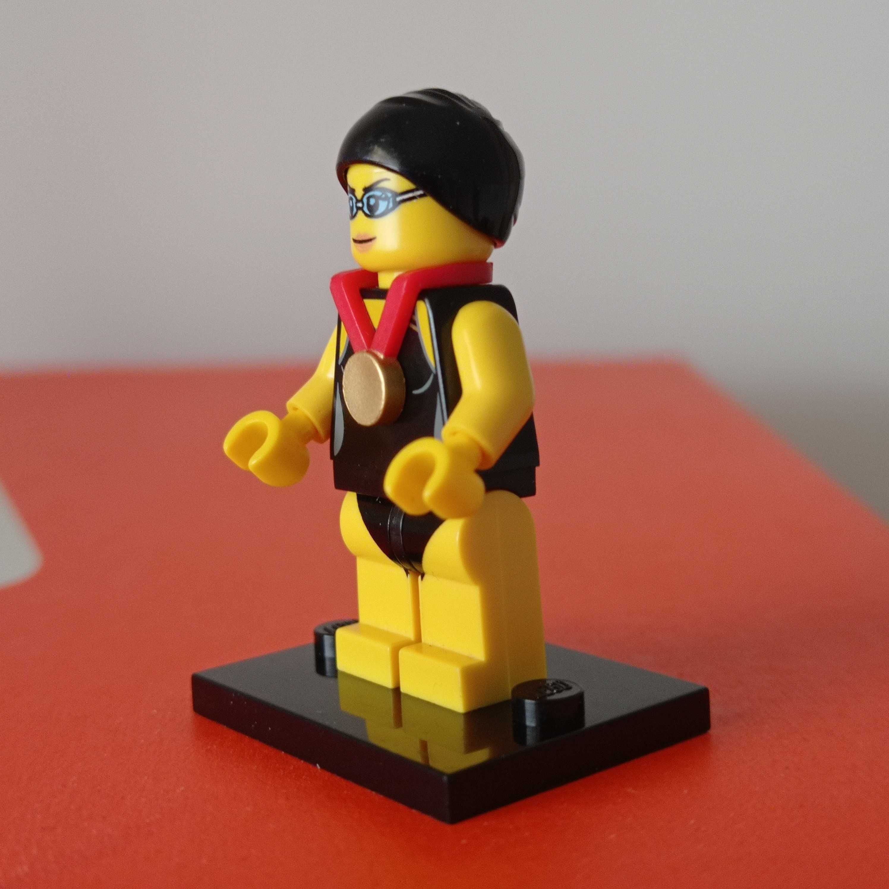 Figurka LEGO Pływaczka seria 7 mistrzyni pływacka minifigurka ludzik