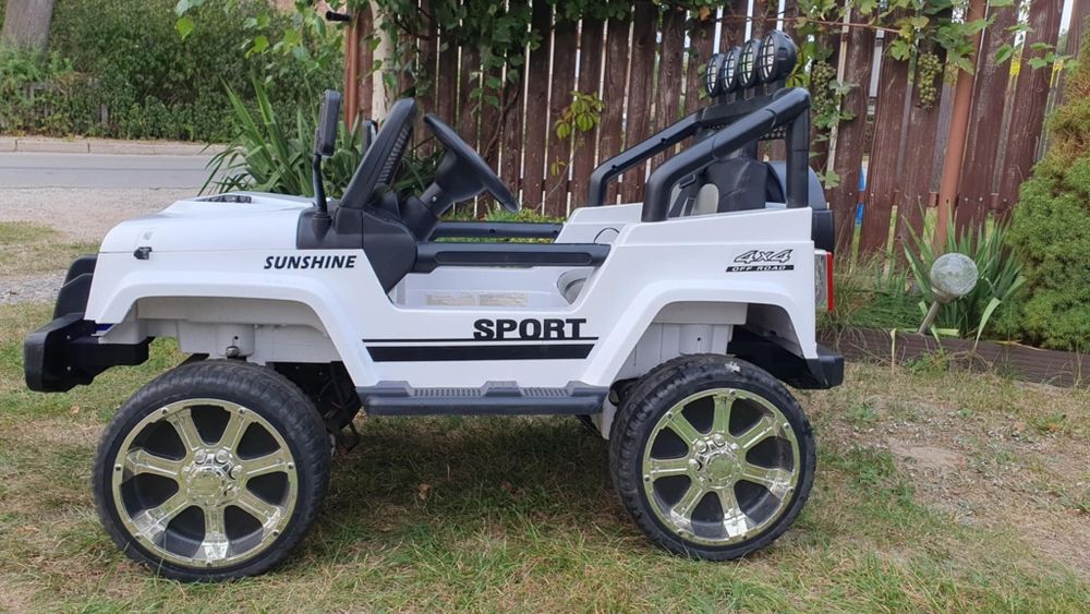 Duży samochód dziecięcy jeep na akumulator