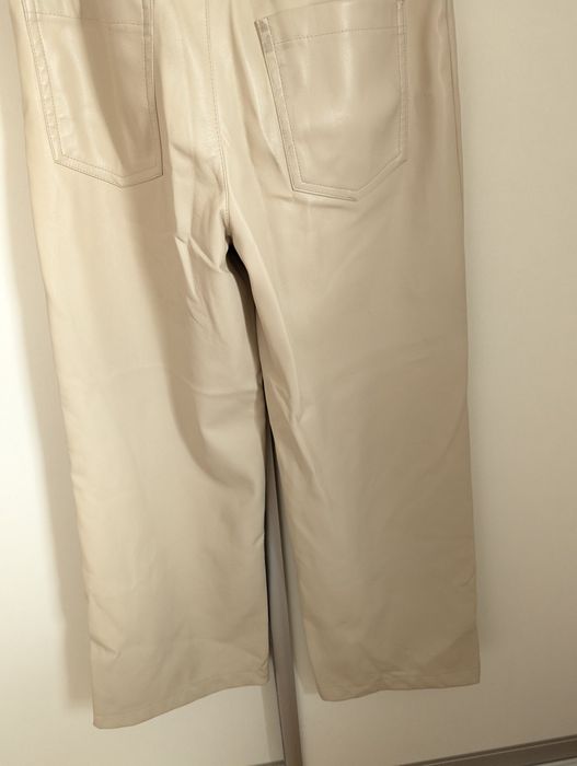 Spodnie ala skóra  Stradivarius