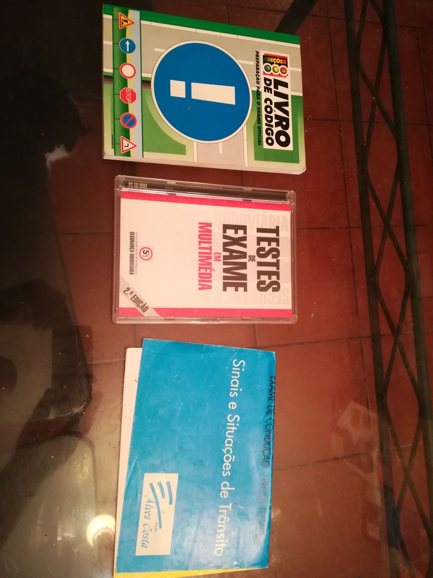 Conjunto de Livros e Cd's Testes de Exame em Multimédia