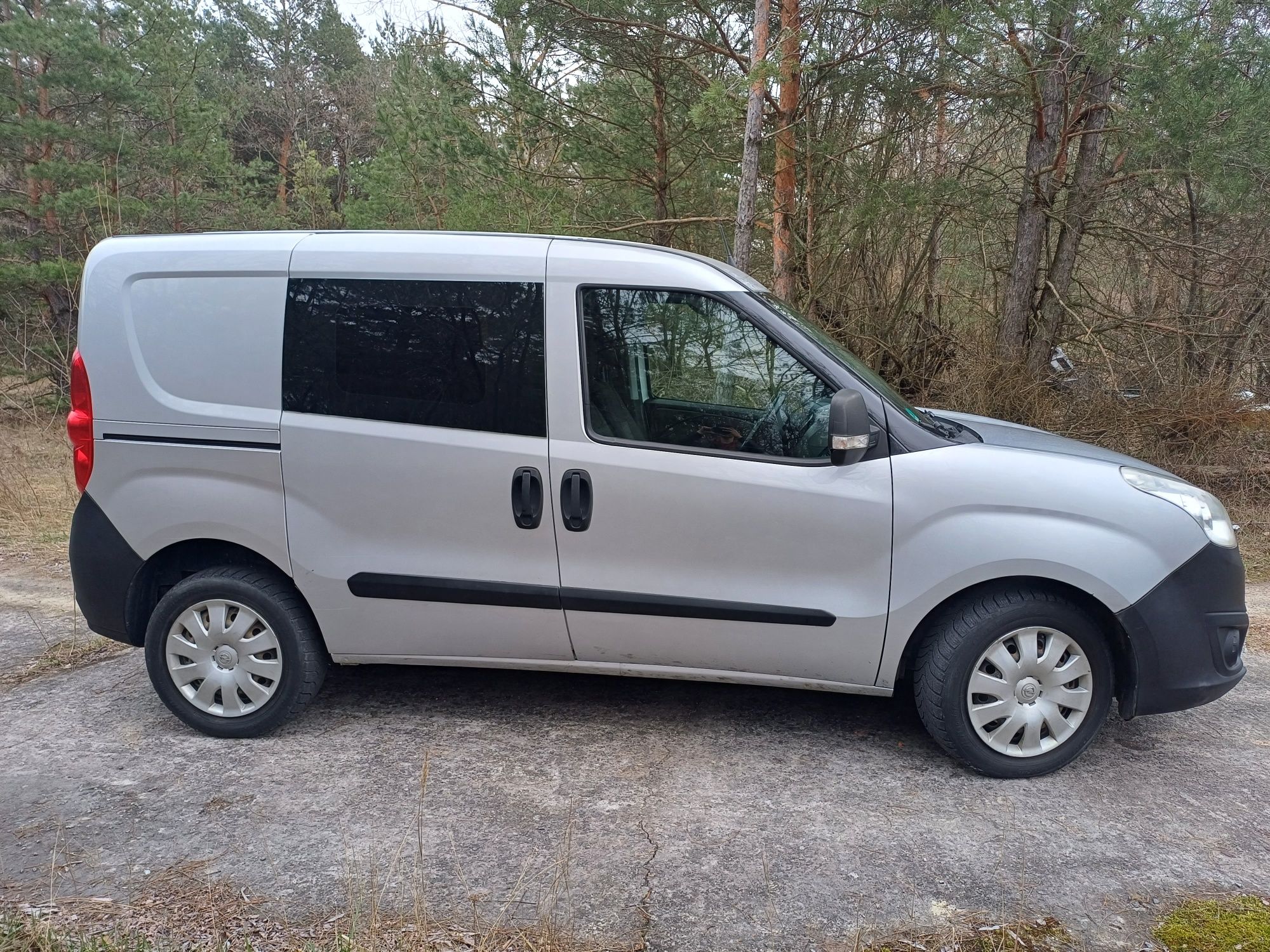 Опель комбо 2015 Opel Combo 1.3 2015