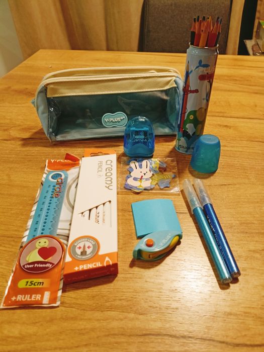 Piórnik z wyposażeniem