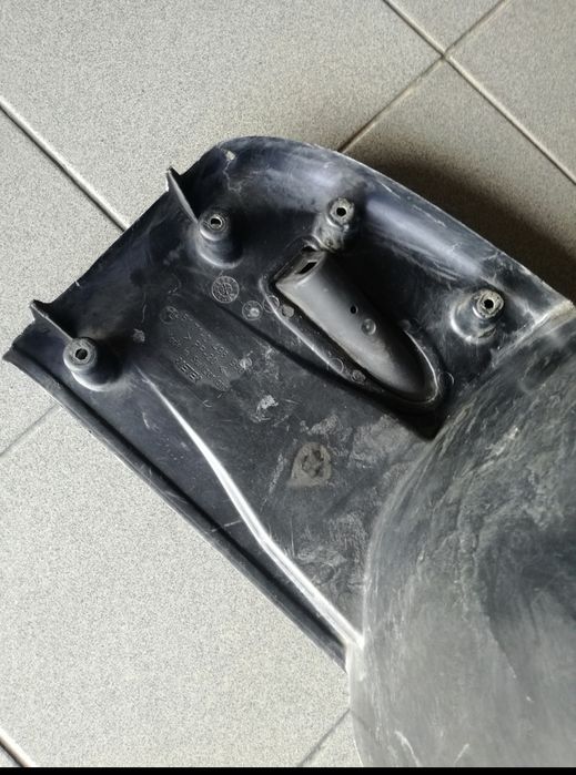 Oryginalne nadkole krótkie przód BMW E39 M-pakiet. Strona prawa.