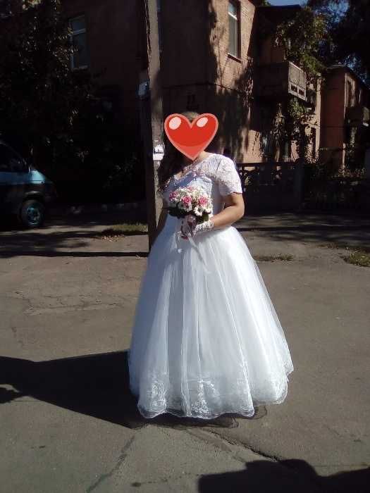 Продам весільну сукню великого розміру 56-60