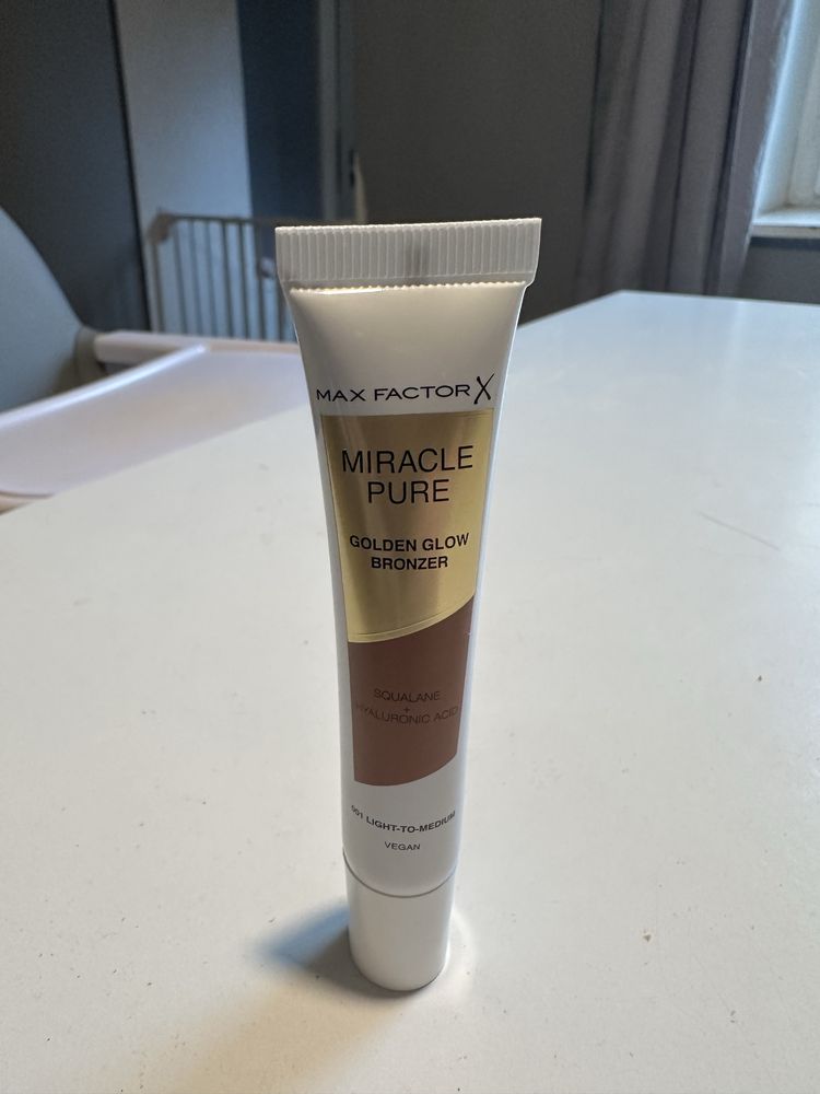 Max factor miracle pure golden glow bronzer 01 light to medium