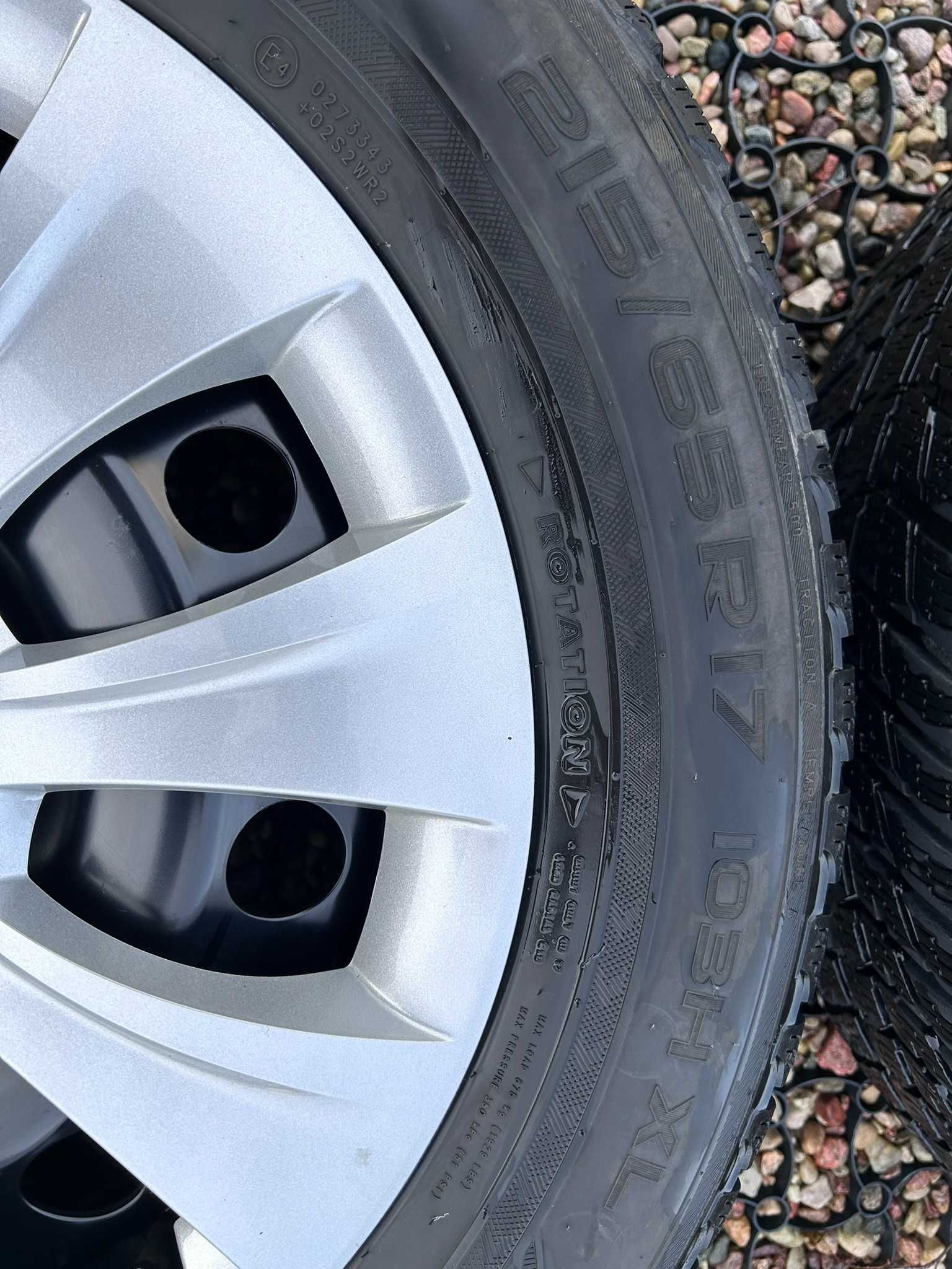 Koła zimowe 17" Skoda + oryginalne kołpaki opony 215/65 R17