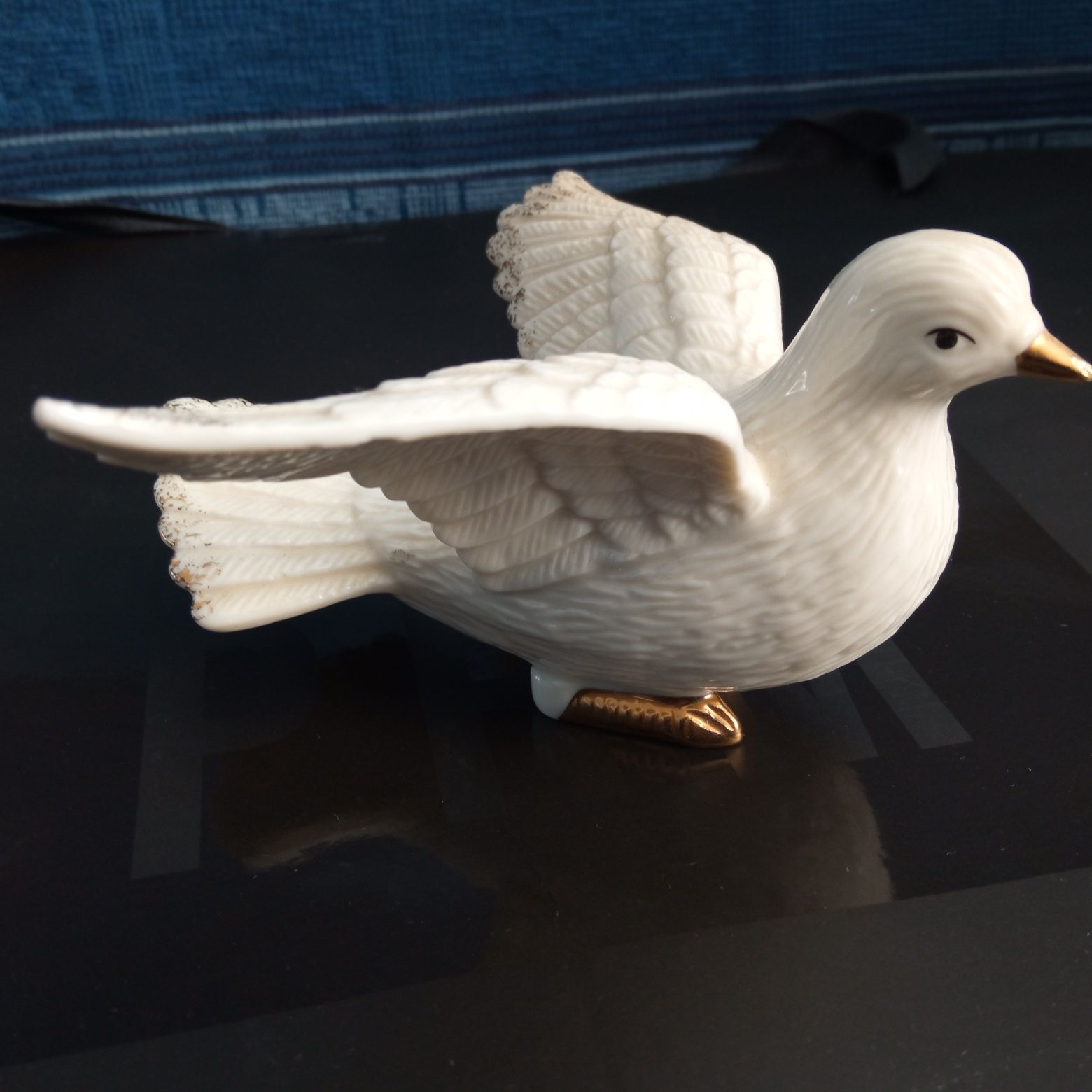 Gołabek b. wyjątkowa ręcznie wykonana figurka z porcelany.