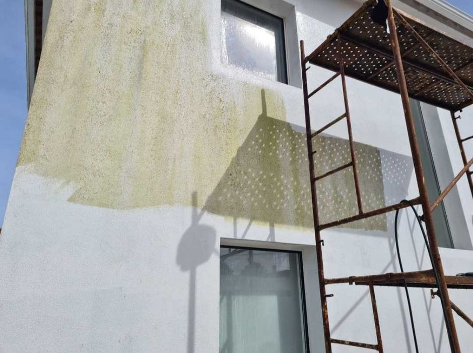 Limpeza / Lavagem de telhados, fachadas, muros, terraços e passeios