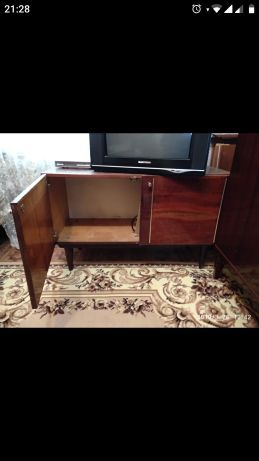 Продаю тумбу под ТВ