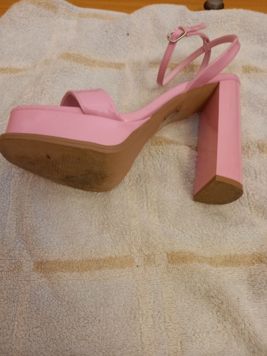 Sandalias com compensação