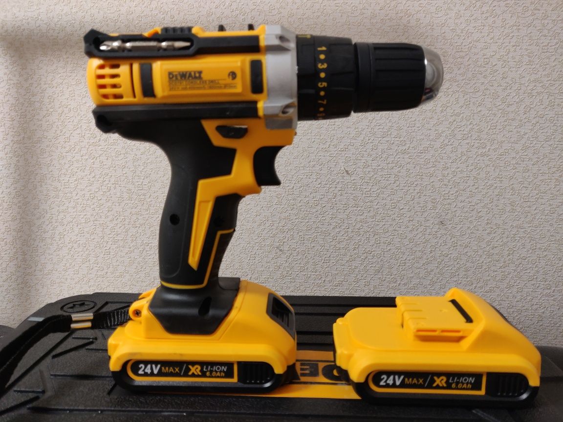 Шуруповерт акумуляторний DeWalt DCD791  24v/6.0 Ah