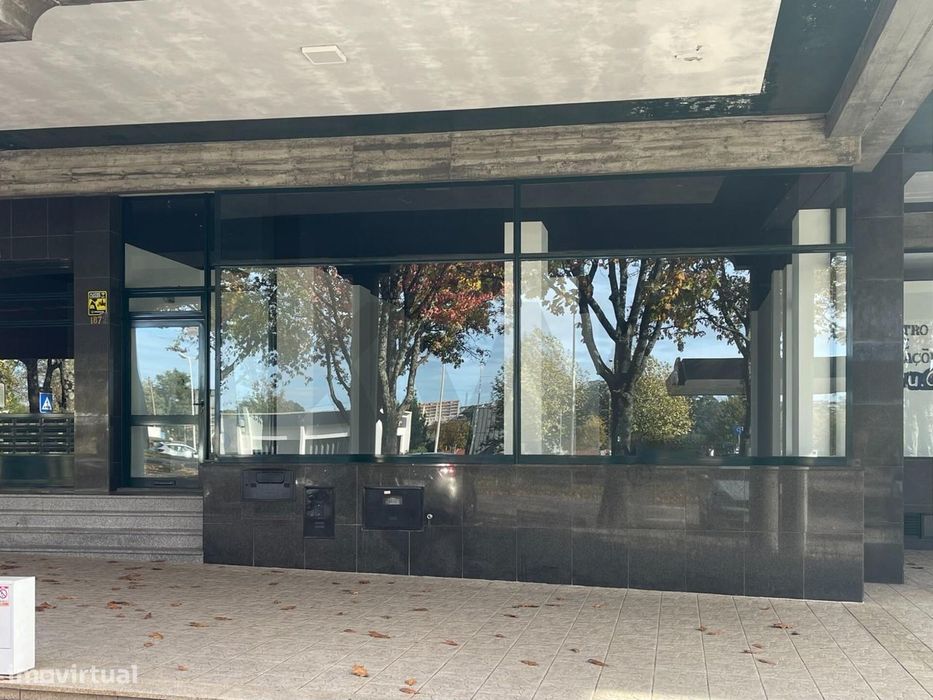 Espaço Comercial/Serviços Para Venda Em S. João Da Madeira Com 223 M2