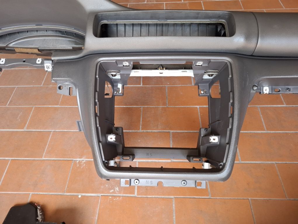 Tablier 2din VW Passat 01-05(cor preto))
