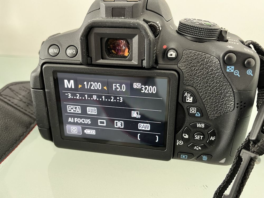 Canon DSLR EOS 700D