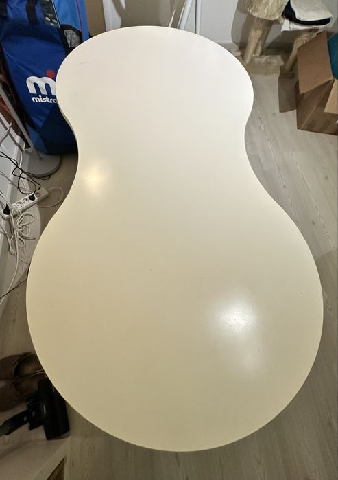 Secretária Ikea ViKa Galant em forma de Amendoim