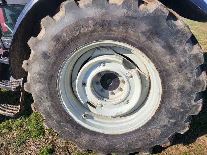 Valtra T130 ciągnik rolniczy