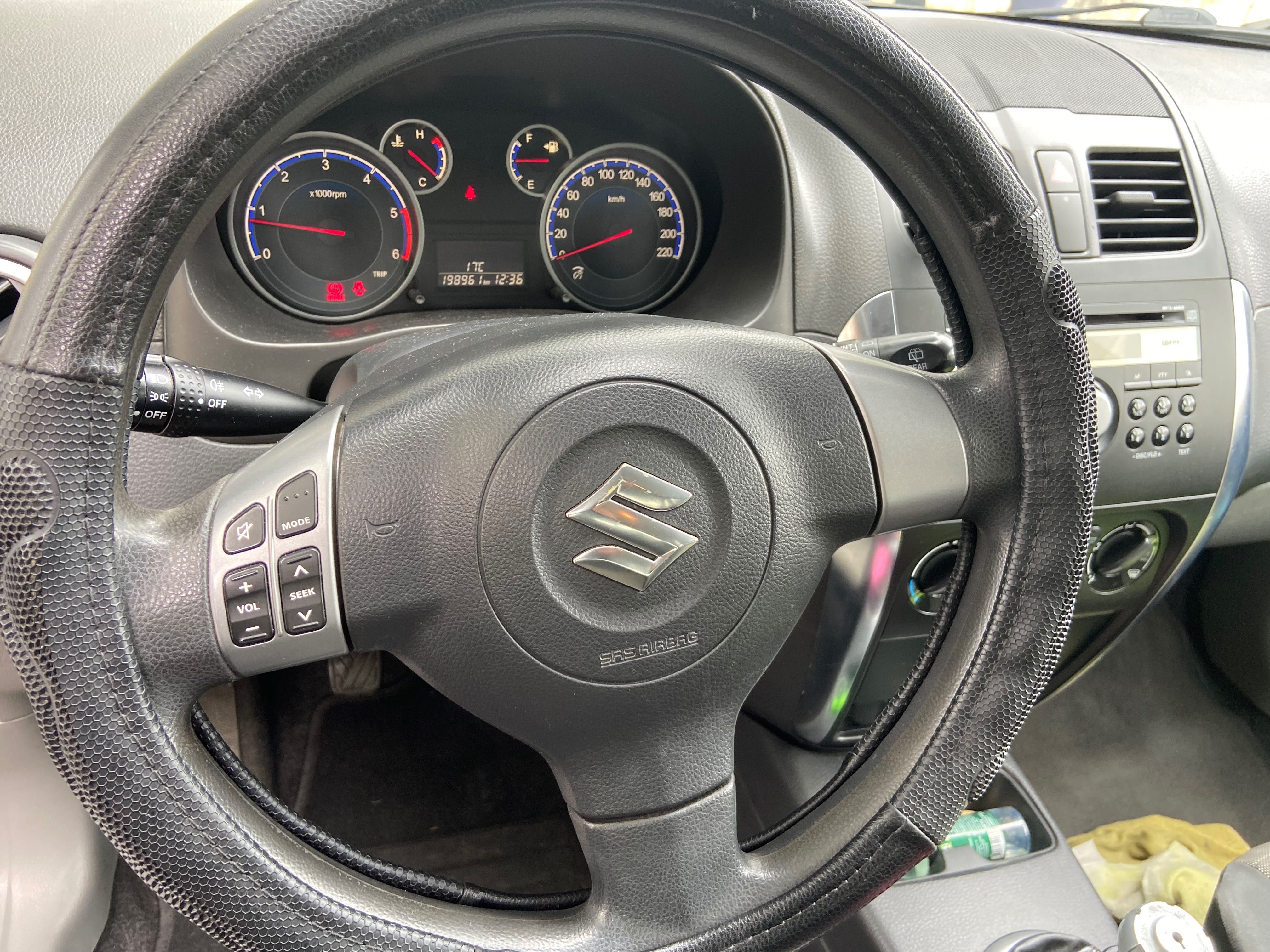 Suzuki SX4 2010 em bom estado