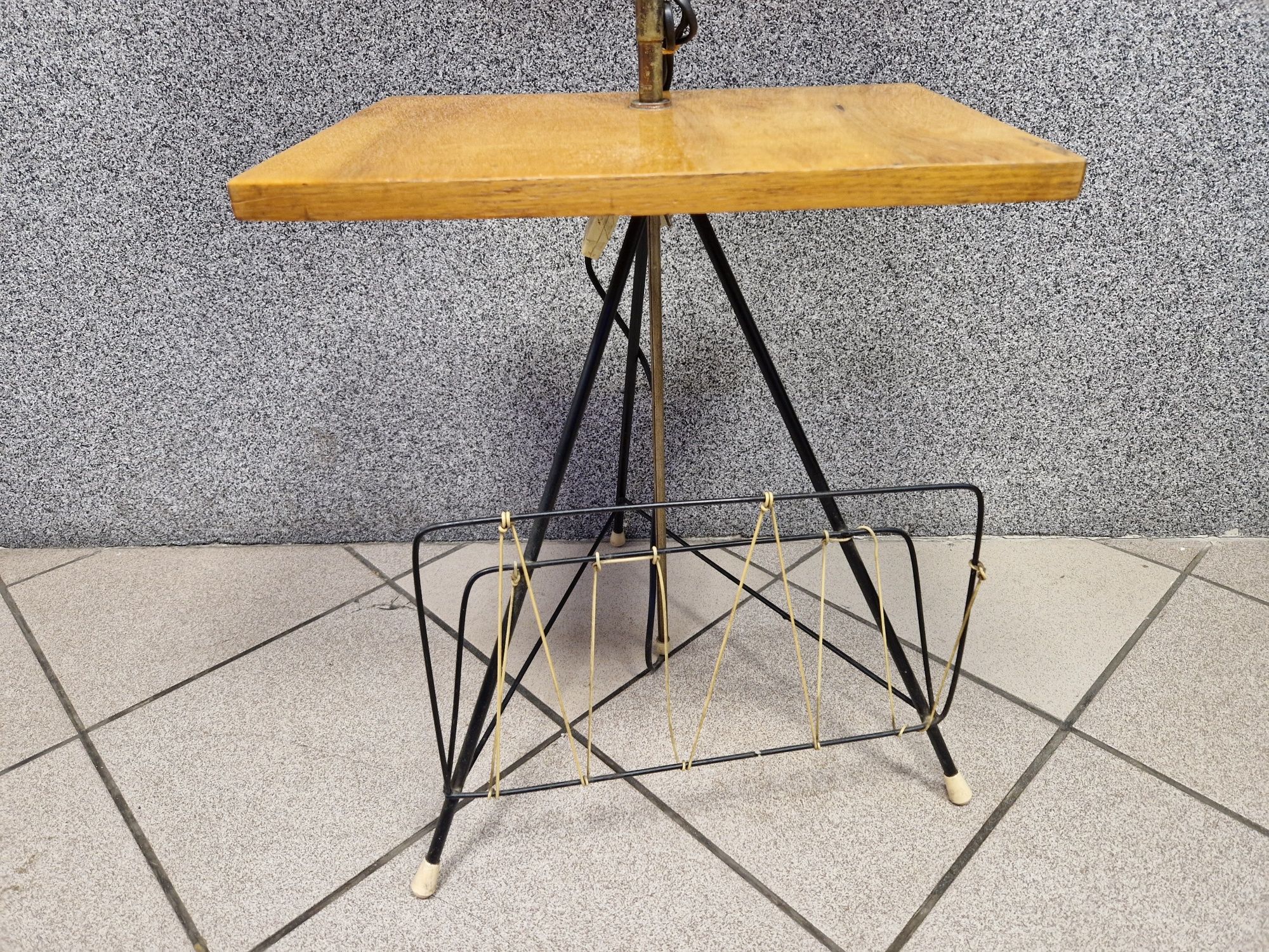 Lampa PRL ze stolikiem i gazetnikiem vintage