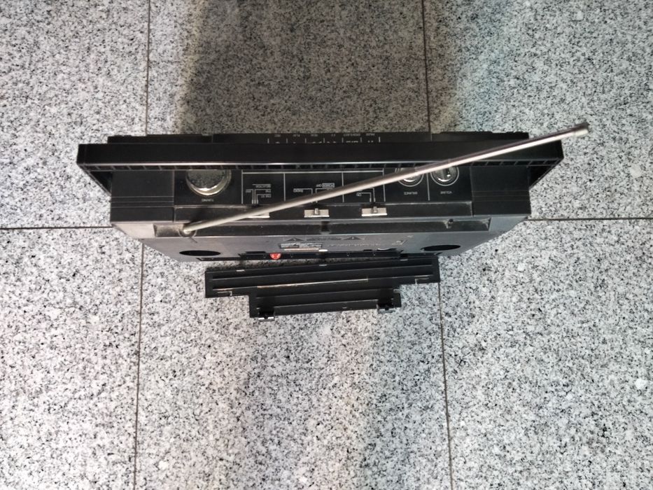 Rádio e leitor de cassetes