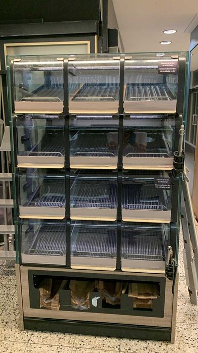 Regał pieczywo przyścienny zamykany obudowa chleb bułki lada