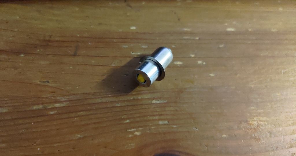 Żarówka LED mocowanie P13.5, zastępuje halogenową HS3