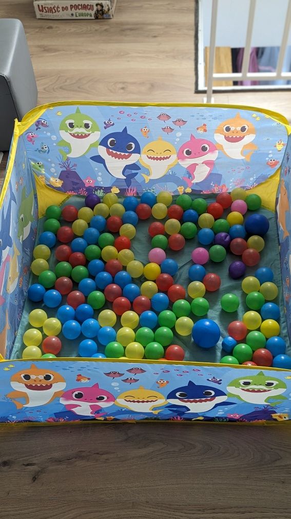 Basen dla dzieci Baby Skark 90x90 z kolorowymi kuleczkami