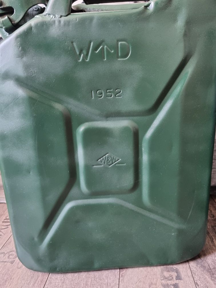 Vintage 1943 / 1952 Jerry Gas Can. Kanistry na paliwo
