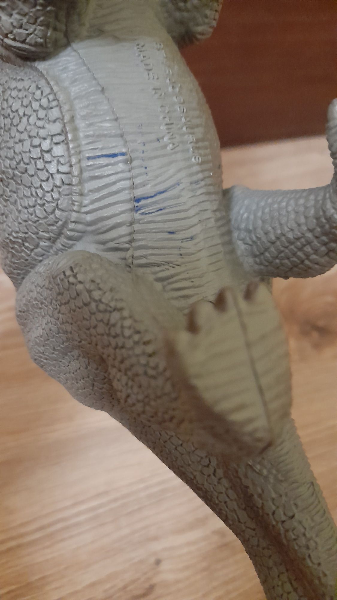 Duża figurka dinozaura