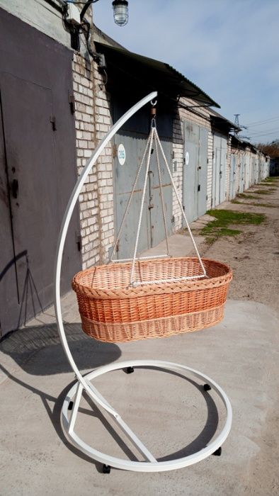 Дитяче ліжечко, підвісна колиска, колиска плетена з лози.