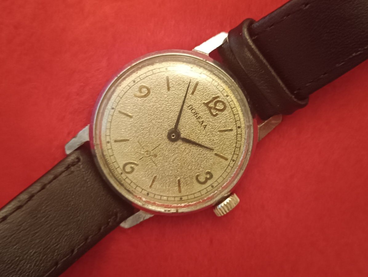 Stary mechaniczny zegarek naręczny
