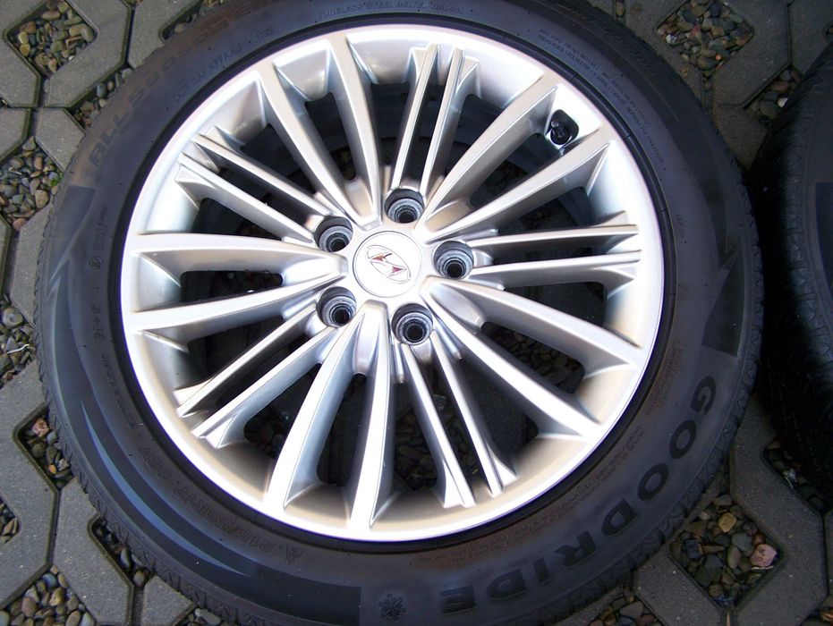 J.Nowe Opony Całoroczne  Alu 17" Czujniki  Tpms  Hyundai KONA