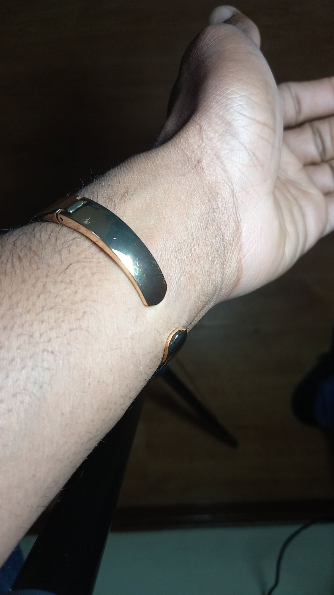 Relógio Elegante de Pulso com Pulseira Aberta Dourada