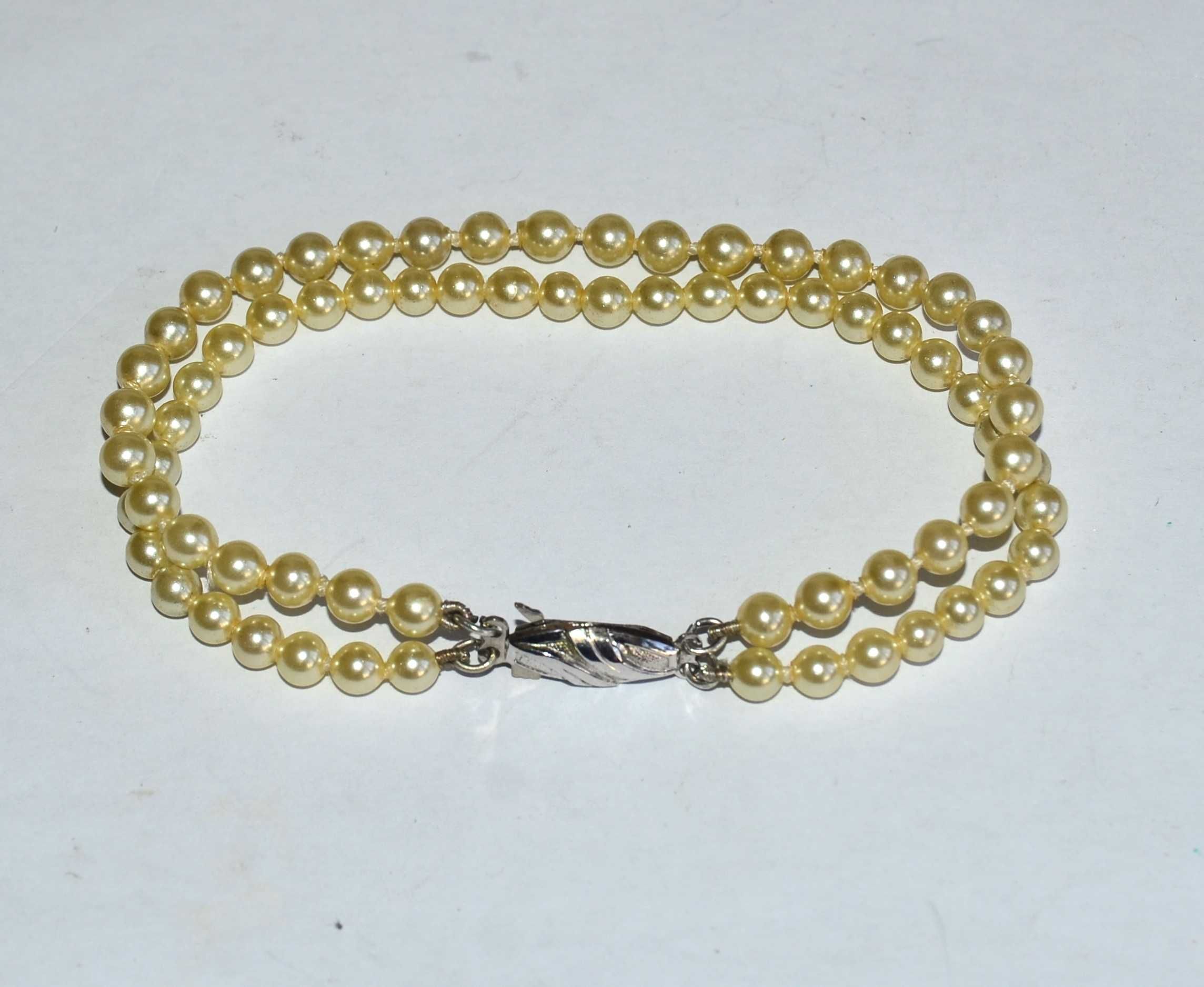 Bracelete Antiga com perolas  e fecho em prata