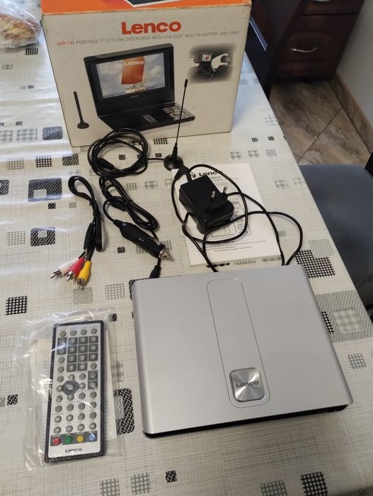 7 calowy przenośny odtwarzacz dvd z usb 12v i 230 v zasilac