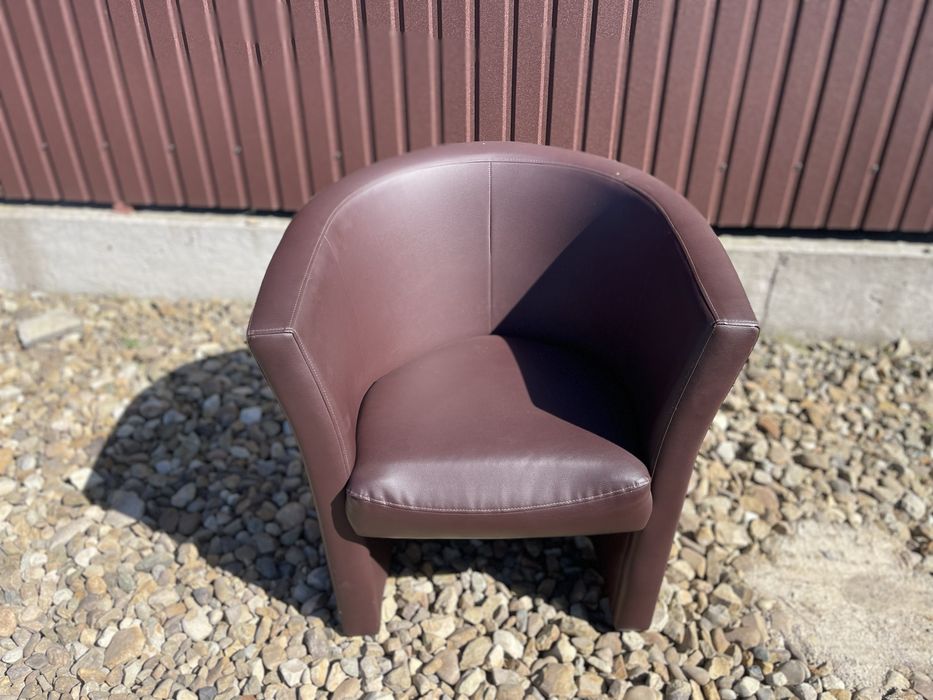 Крісло з екошкіра з Голандій
