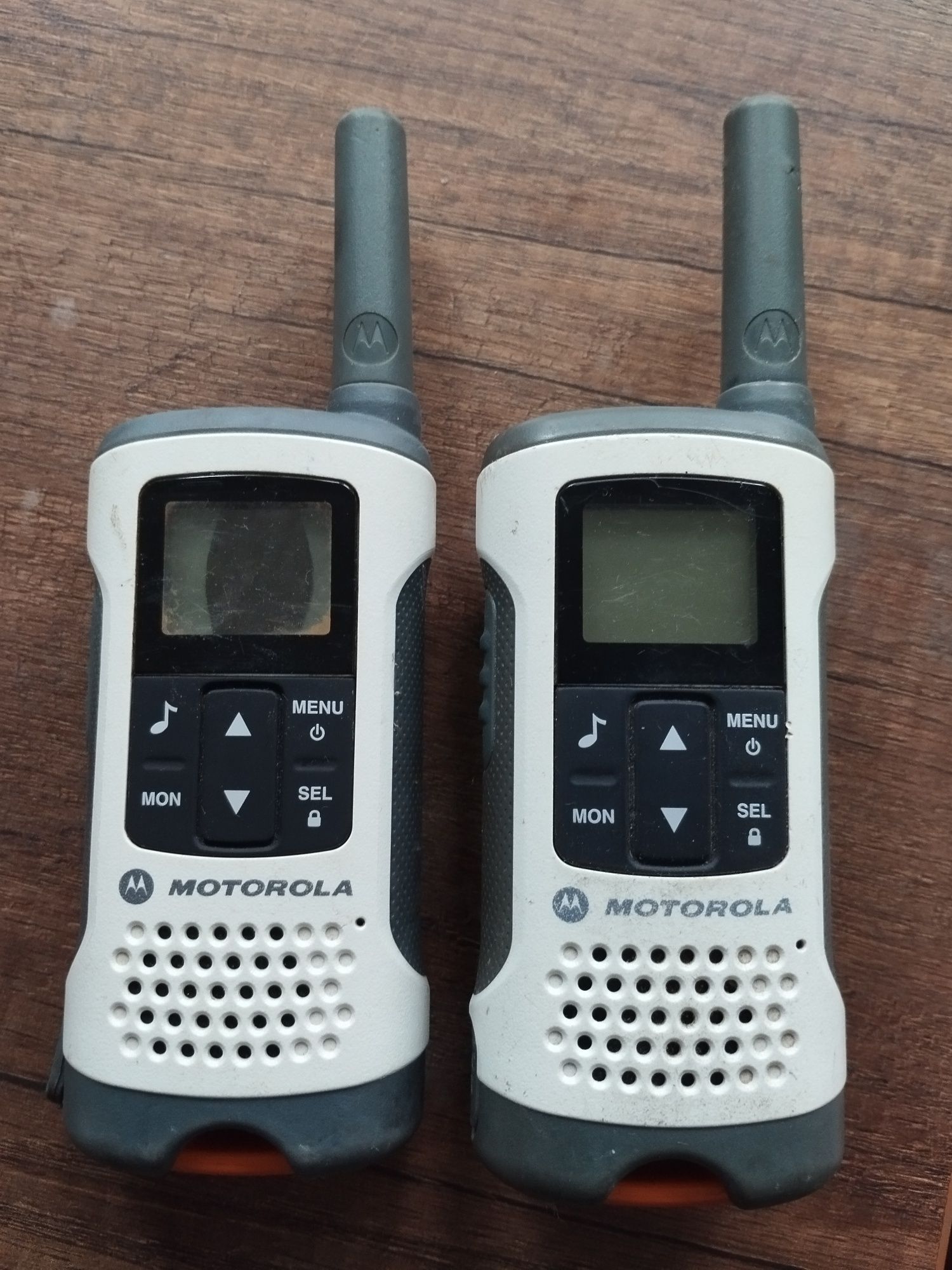 Рация Motorola TLKR T50.