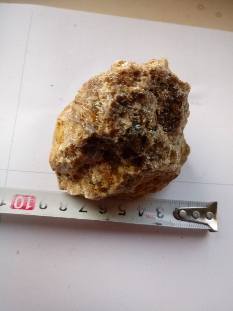 Duzy krysztal, mineral, surowy. Ukraina