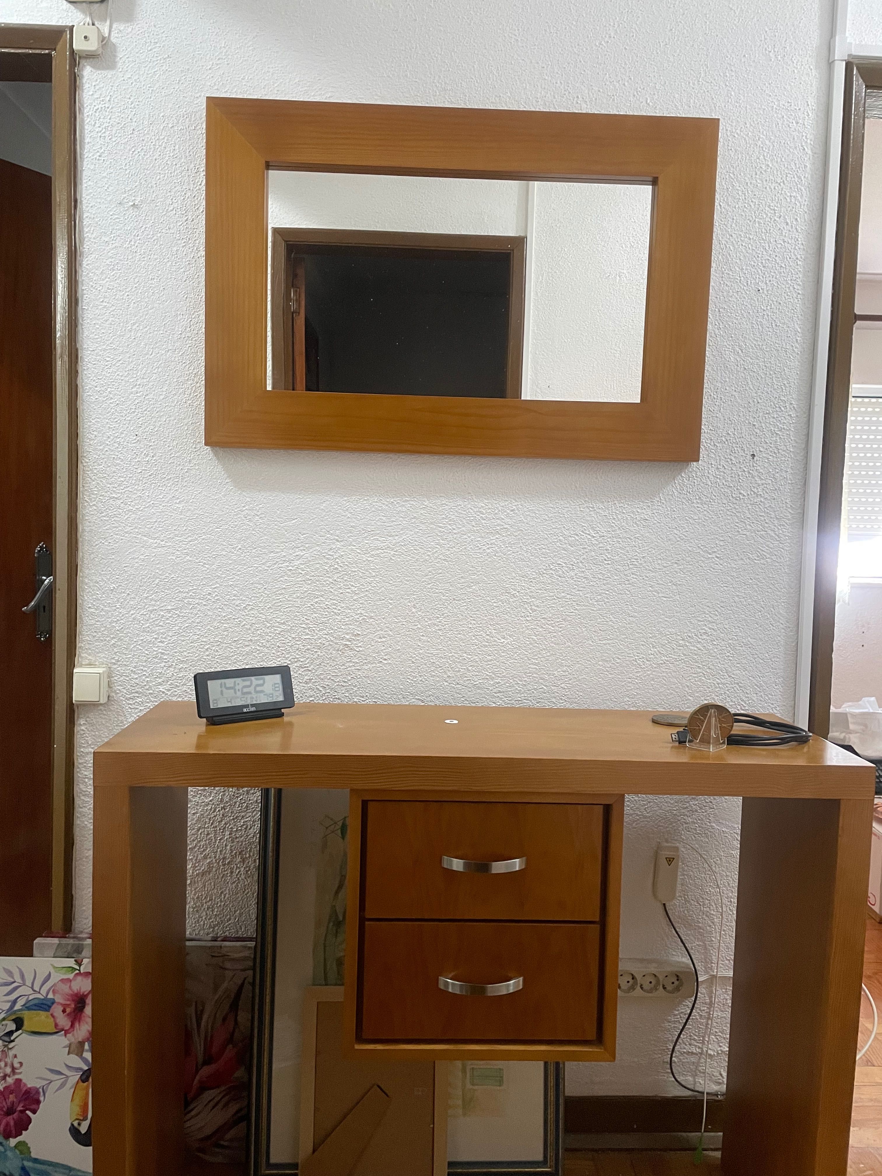 Movel e espelho para o corredor
