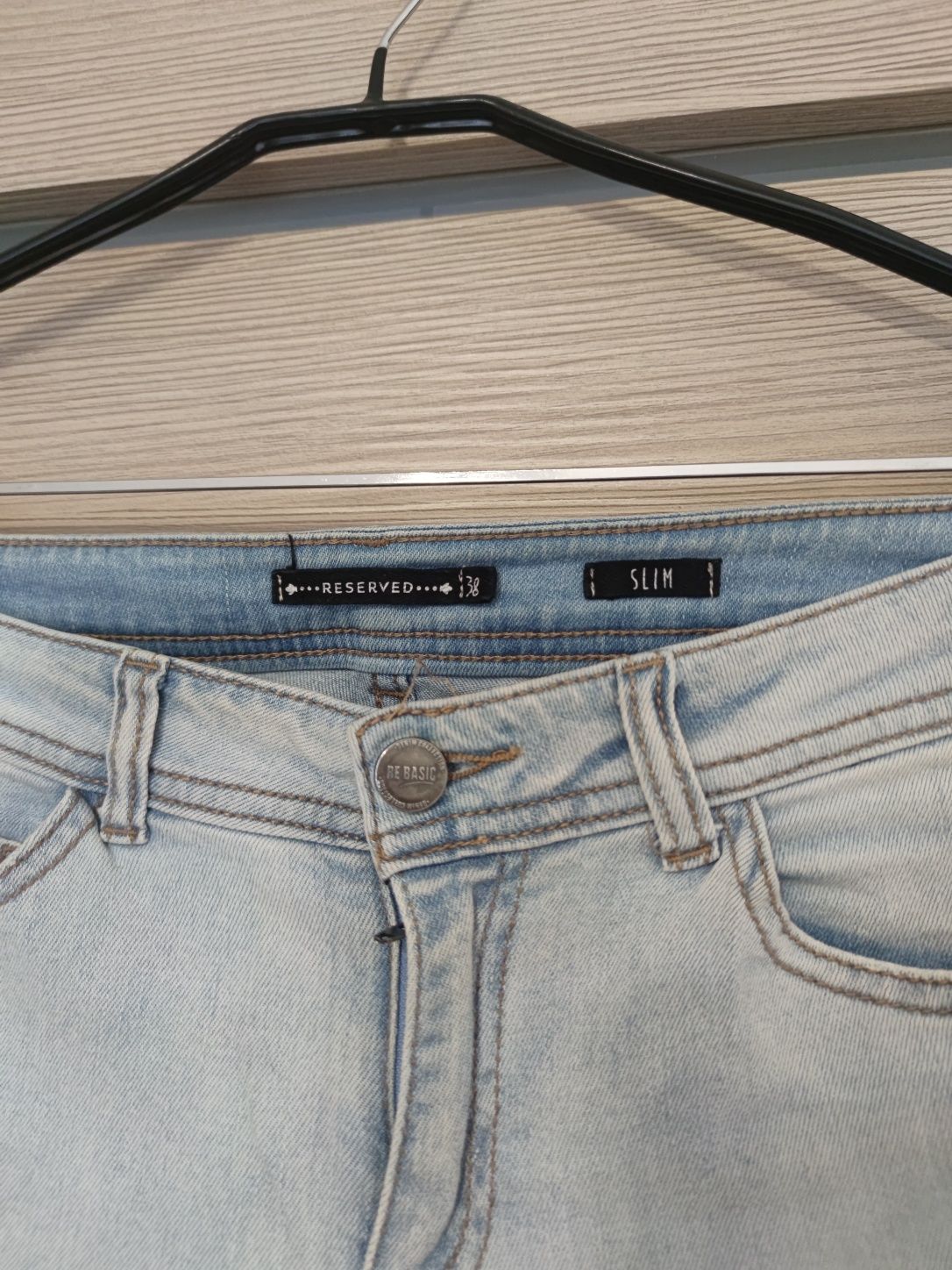 Jasne jeansy spodnie dżinsowe SLIM wysoki stan 38 M Reserved