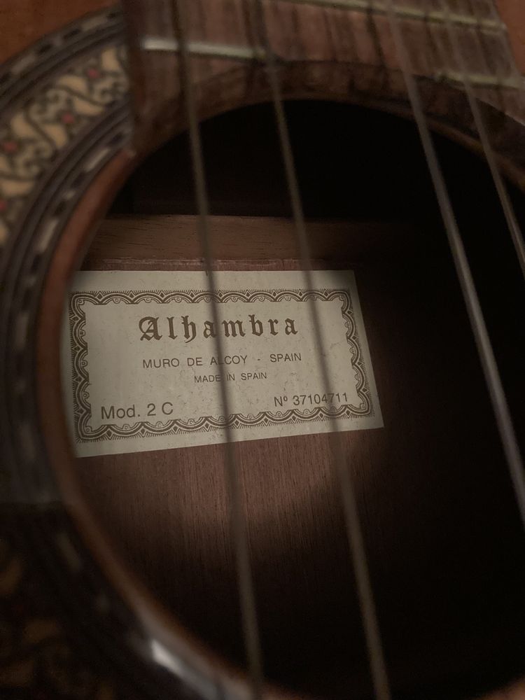 Guitarra allambra 2C