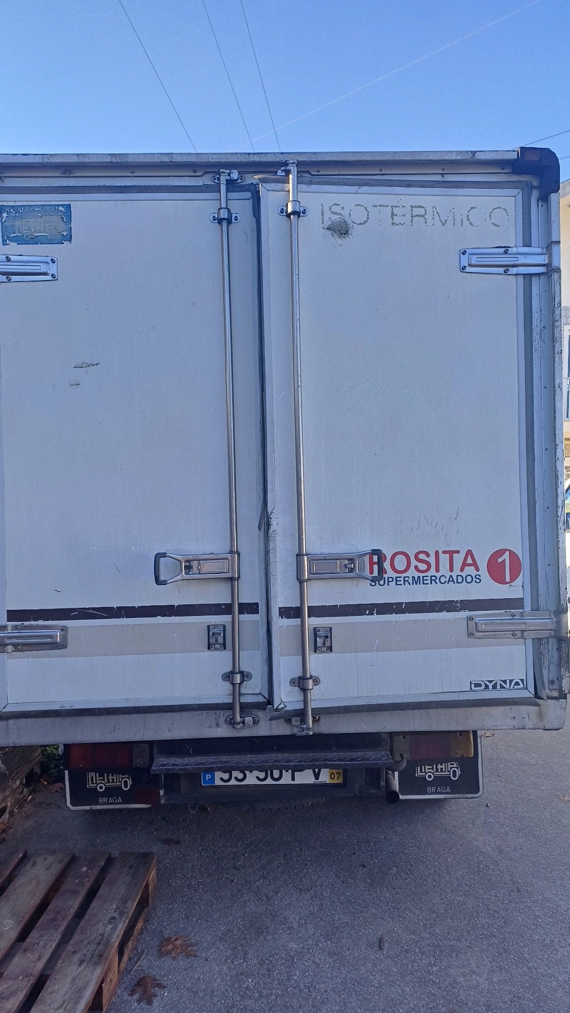 Carrinha Toyota dyna 150 contentor incluído.