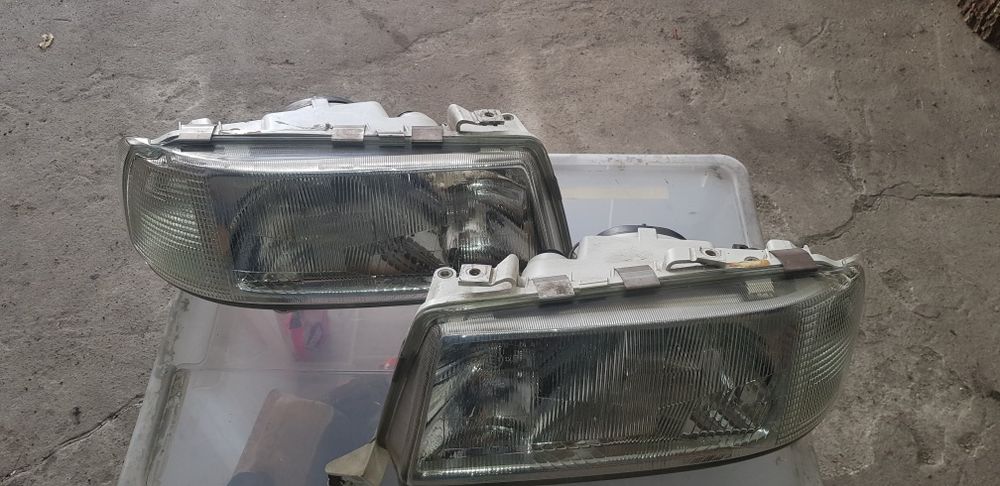 Lampy reflektory przednie Audi 80 cabrio, zespolone.