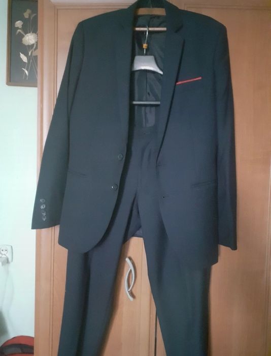 granatowy garnitur classic man