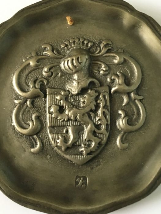 Placa com Brazão, em estanho, cerca 1950