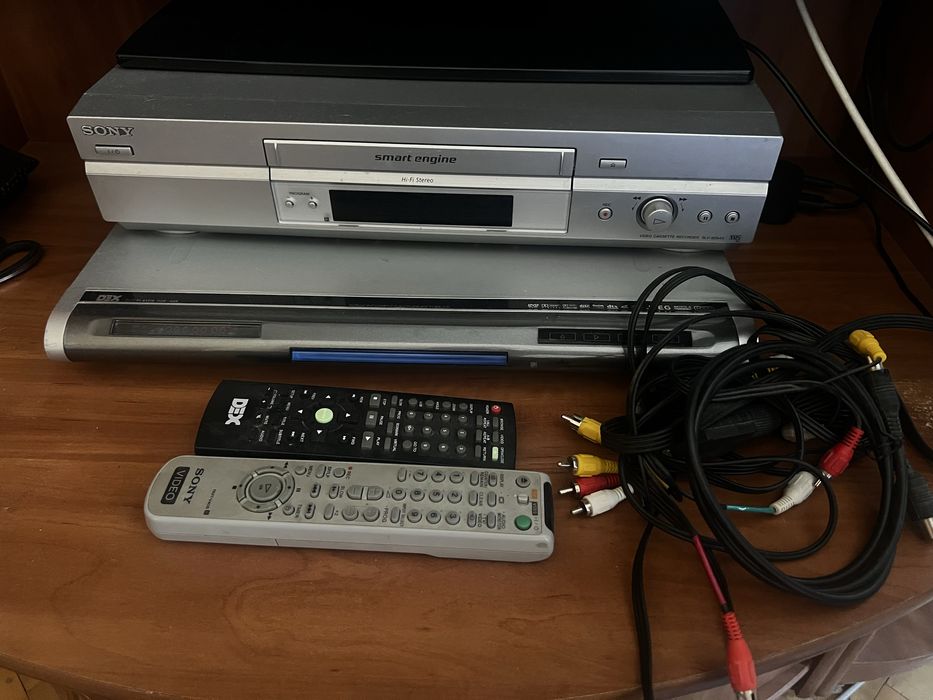 Відеорекордер vhs Sony та DVD-плеєр