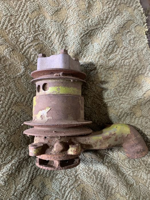 Помпа двигуна перкінс 4.236 терміново